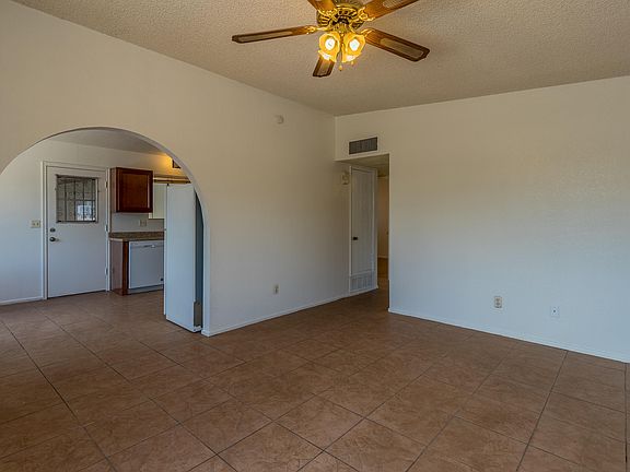 3rd image of 1039 N 9th Ave