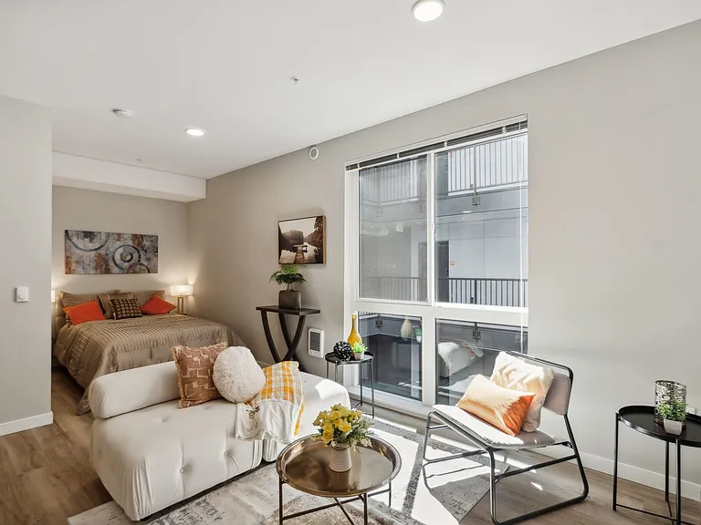 Divine Court Apartments — Photo 48