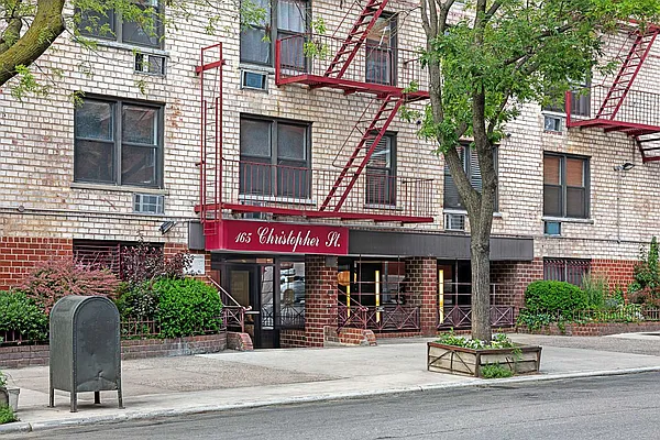 Rented by Compass | media 22