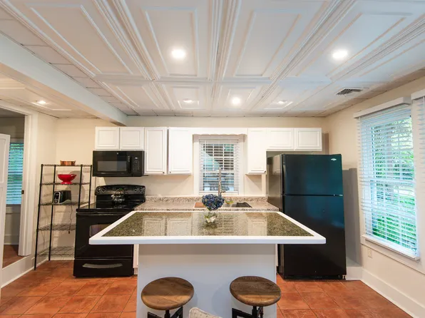 554 E Main Rd, Middletown, RI