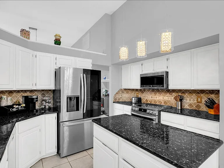 1031 Byerly Way — Photo 13