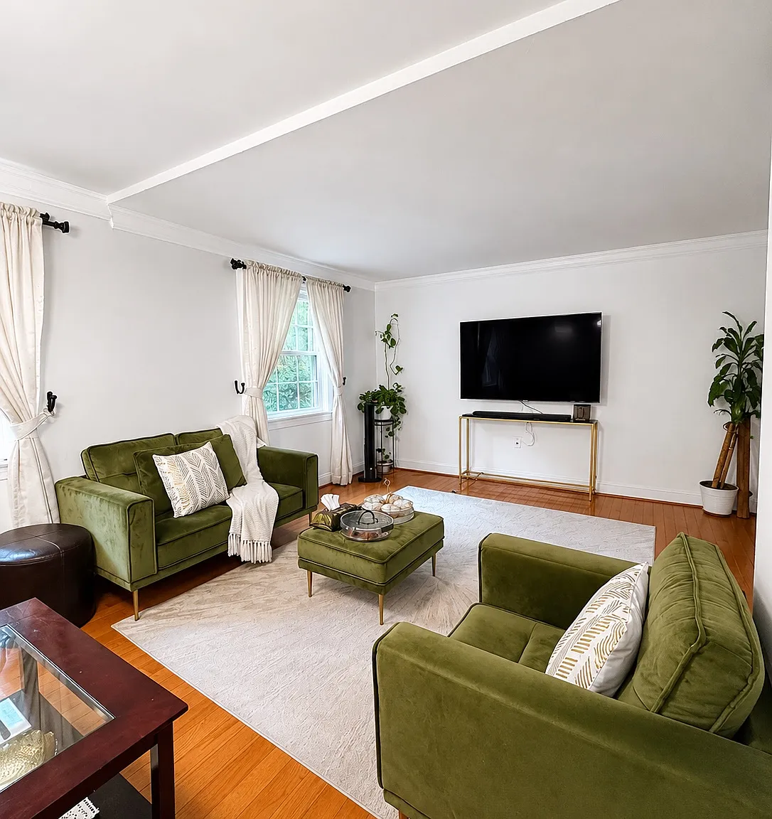 3 bed, 1.5 bath, 1920 sqft, $2,999 — Photo 2