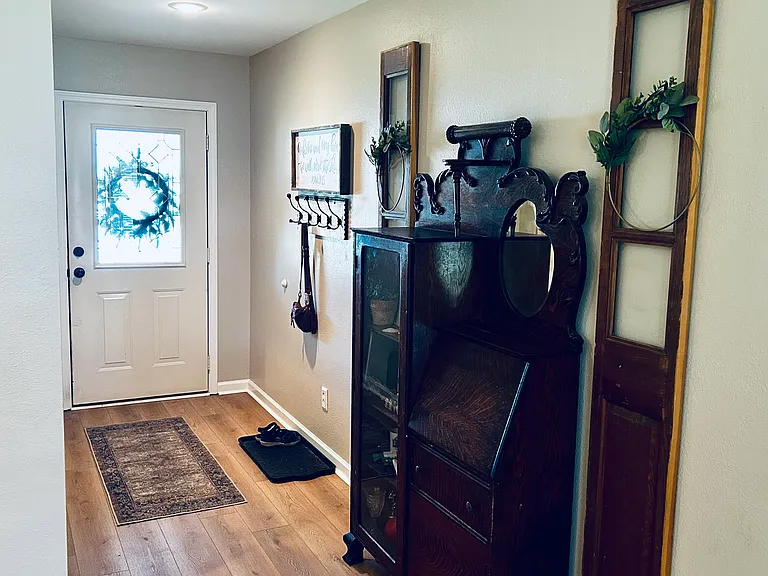 317 Lincoln Ave — Photo 6