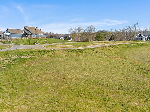 3rd image of 104 Azalea Ln