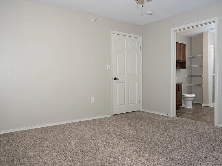 5900 Roose St — Photo 8