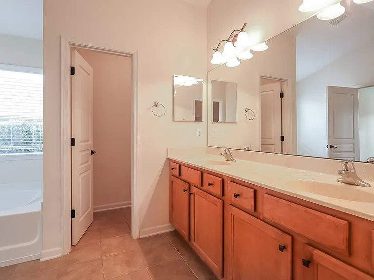 1709 N Cappero Dr — Photo 10
