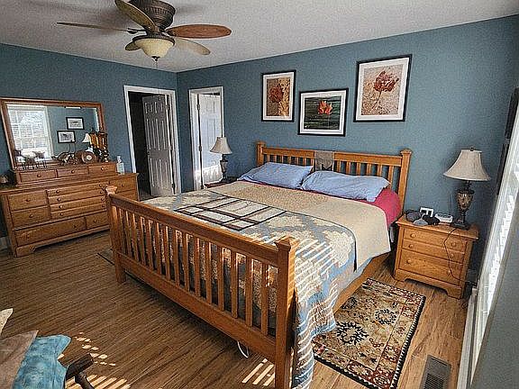 3rd image of 1074 Milk Plant Rd