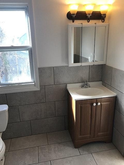 2nd image of 719 McKinley St #2