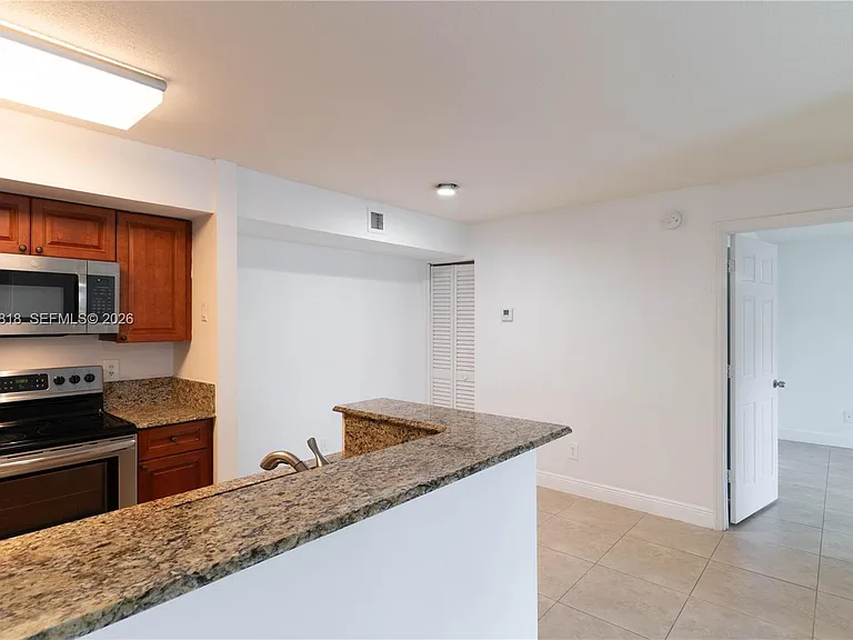 875 Riverside Dr #715 — Photo 7