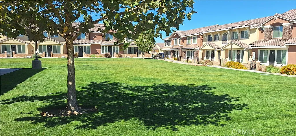 1 bed, 842 sqft, $1,995 — Photo 1