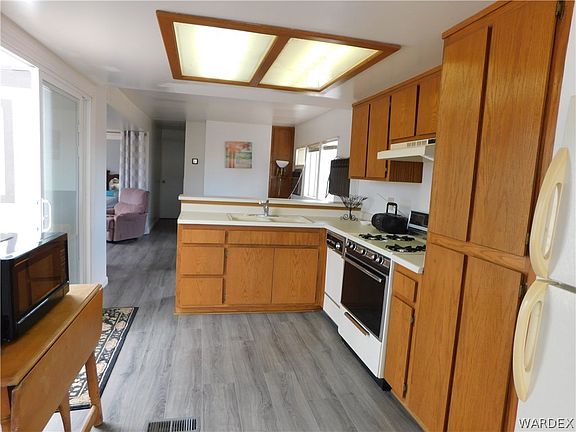 5th image of 568 E King Way