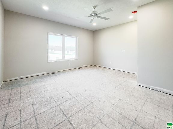 3rd image of 4588 Whitetail Ct