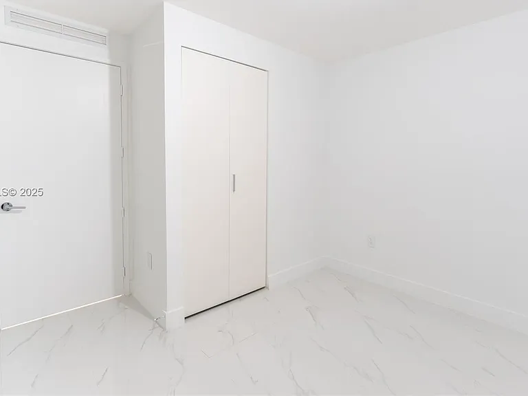 700 NE 24th St #2905 — Photo 17