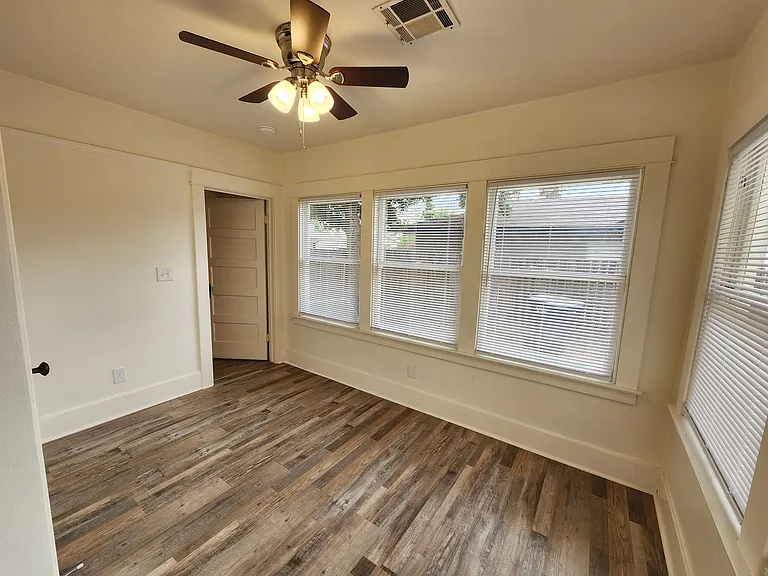 401 N Cherry St — Photo 31