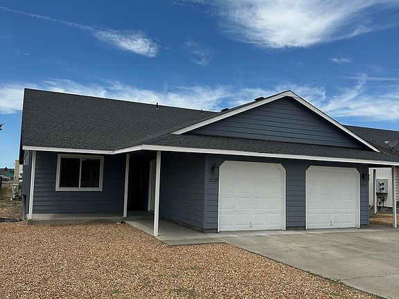 3rd image of 2229 NE Yellowpine Rd