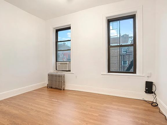 4th image of 572 Henry St APT 1