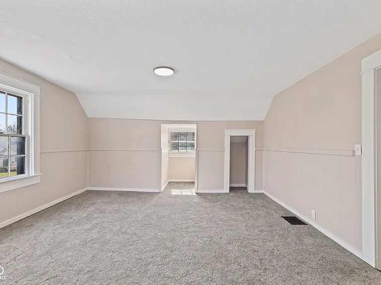 320 Lockerbie St — Photo 26