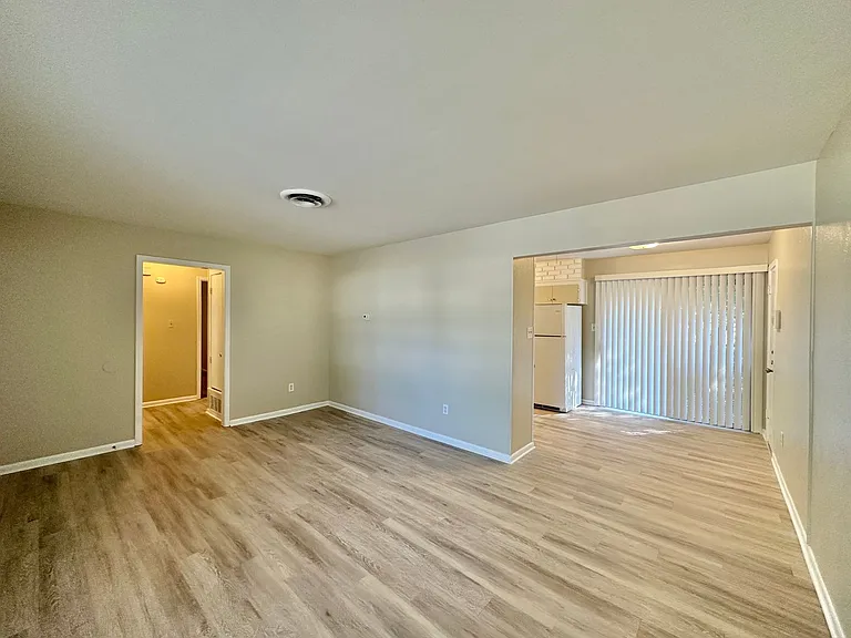 707 W Lincoln Ave — Photo 3
