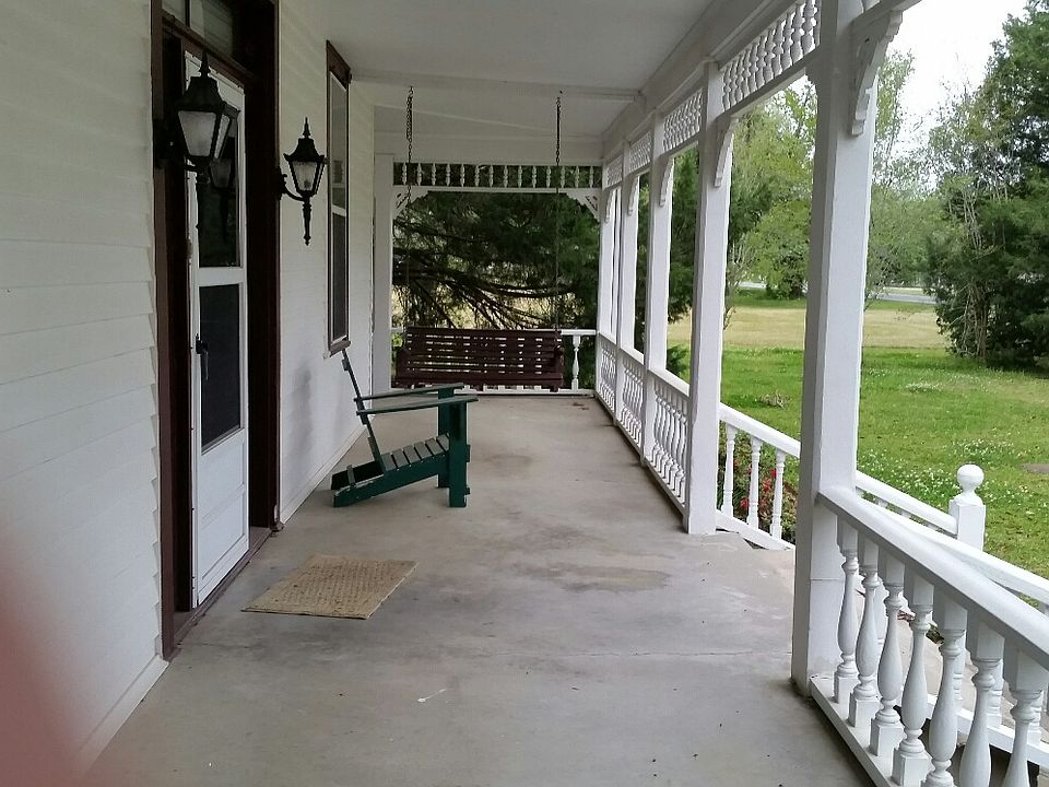 2nd image of 917 N Main St