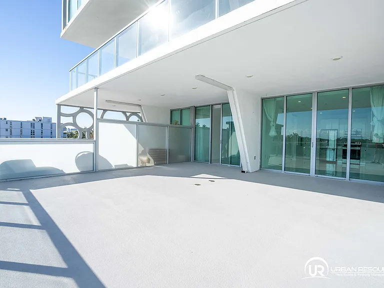8425 Crespi Blvd #303 — Photo 26