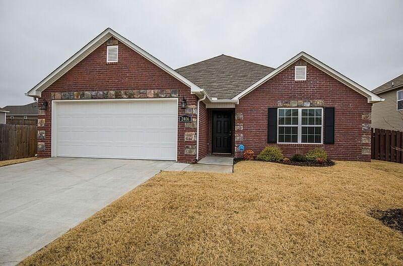 1st image of 2406 Lakewood Dr