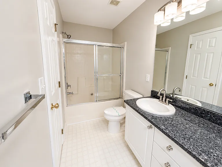 2104 Thornblade Dr — Photo 11