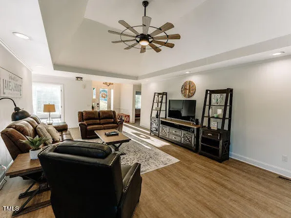 662 Elmore Rd, Leasburg, NC 27291