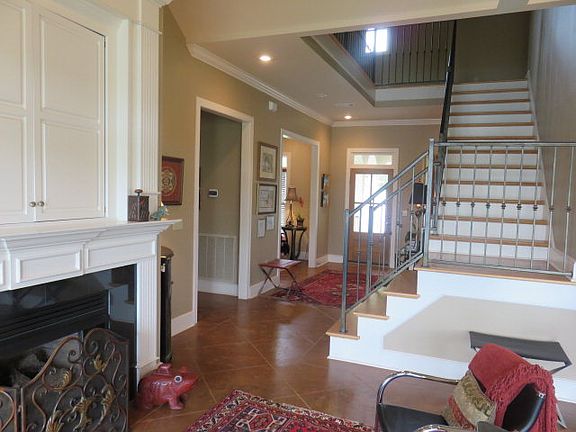 4th image of 1107 E Wellsgate Dr