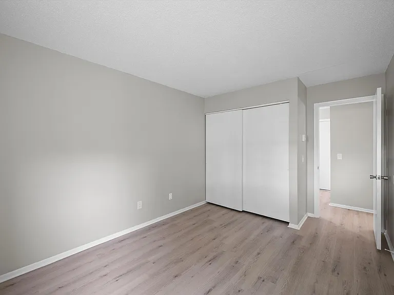 Toledo Circle Apartments — Photo 24