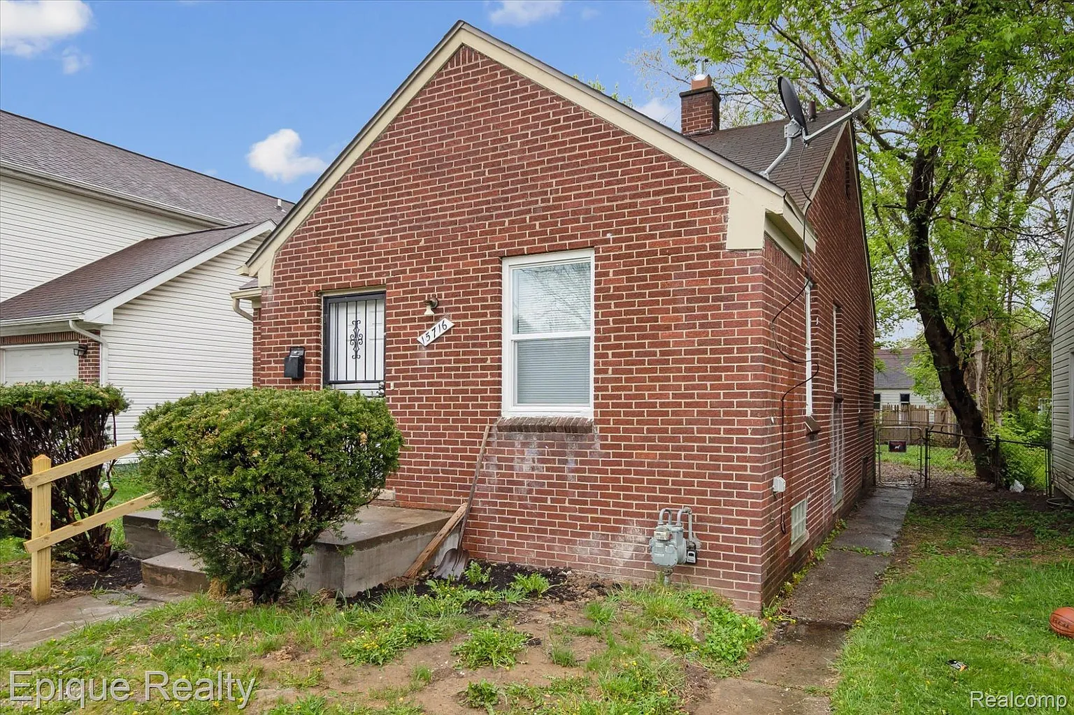 15716 Patton St photo 1
