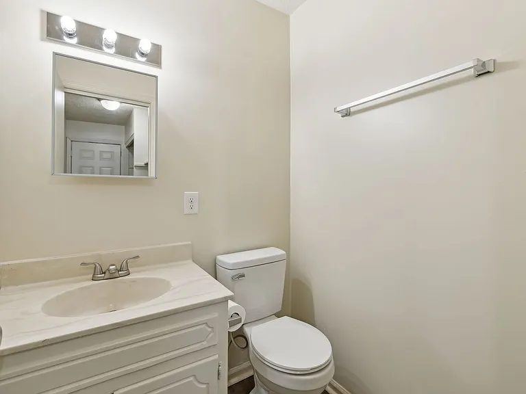 1421 Huntington Dr — Photo 13