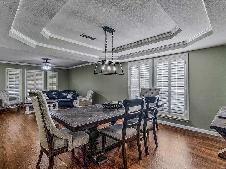 Tray ceiling with crown molding and recessed lighting