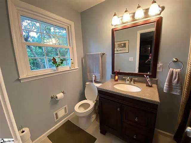 16 Ellesmere Dr — Photo 11