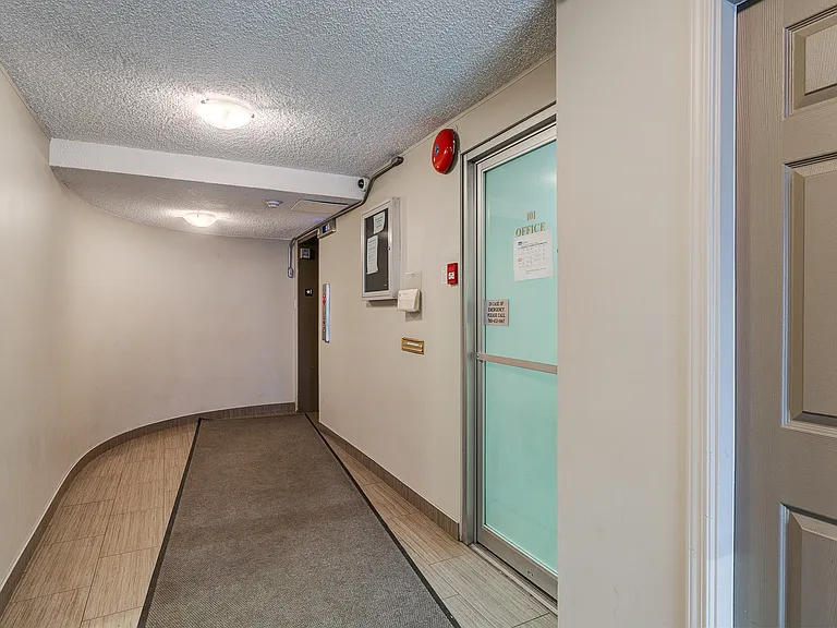10405 Saskatchewan Dr NW — Photo 6