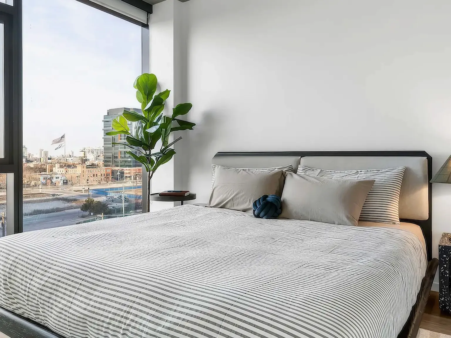 1 bed, 576 sqft, $2,615 — Photo 4