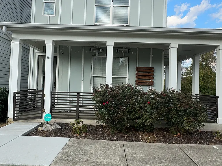758 Cottage Park Dr — Photo 2