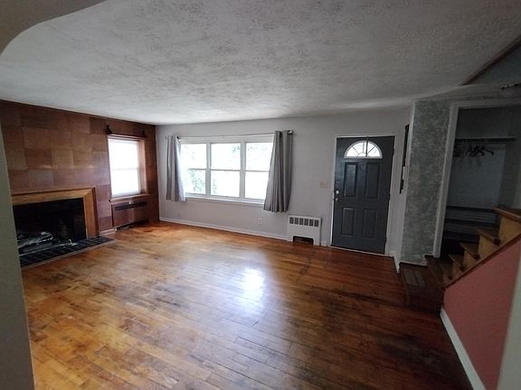 Living room with gas fireplace