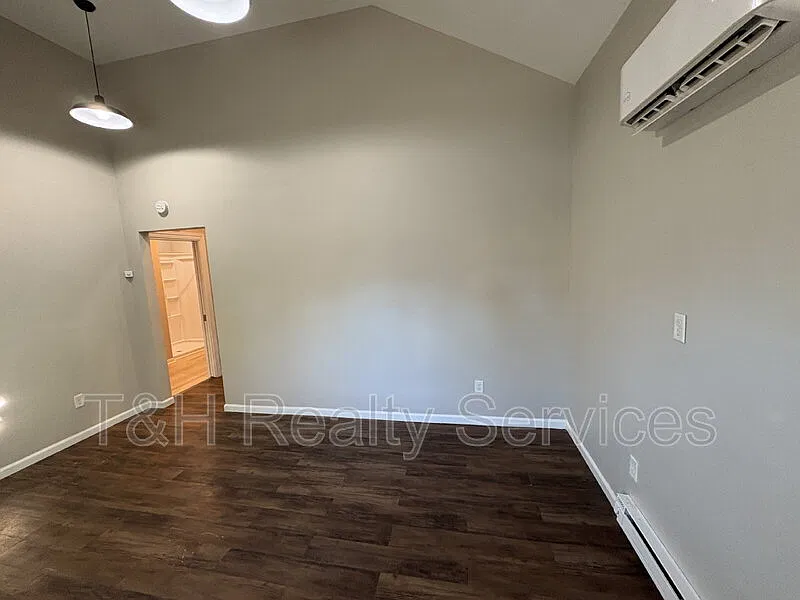 1 bed, 1.0 bath, 391 sqft, $1,150 — Photo 2