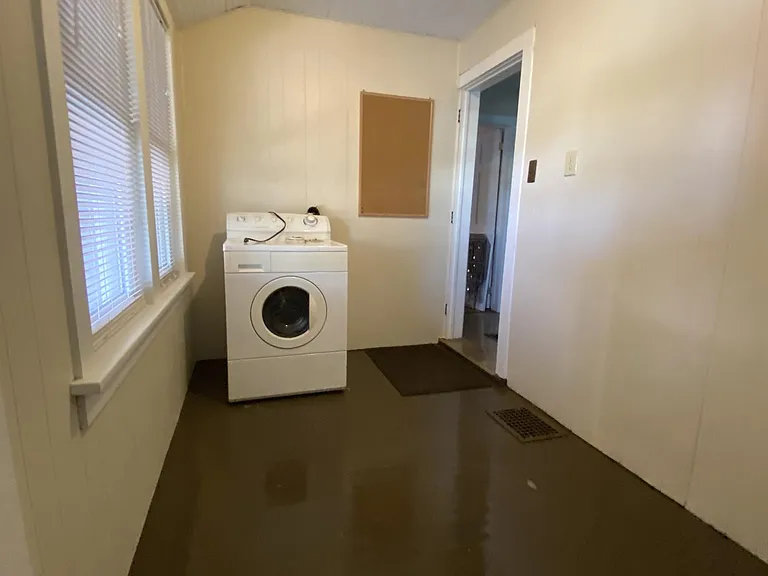 1148 Memorial Ave — Photo 9
