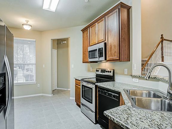 4th image of 4528 Sycamore Dr