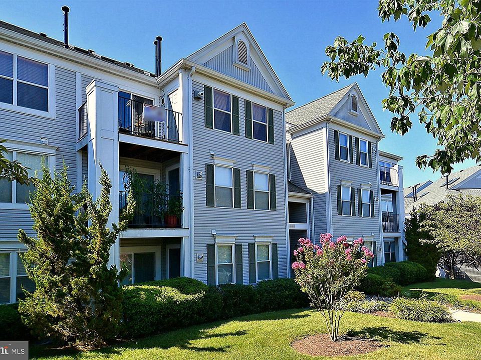 1st image of 10012 Vanderbilt Cir APT 10