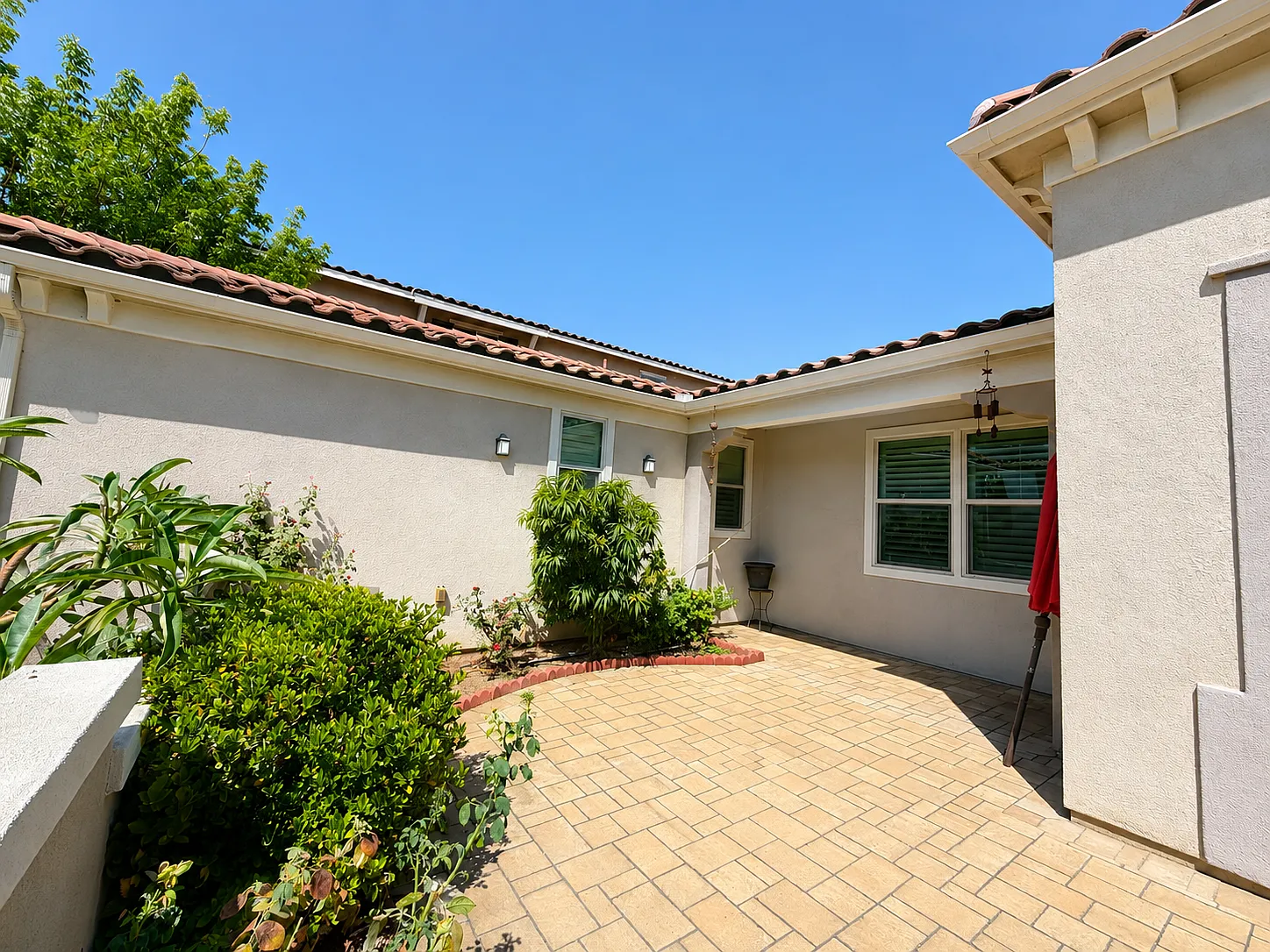 4 bed, 2.5 bath, 2692 sqft, $4,295 — Photo 2