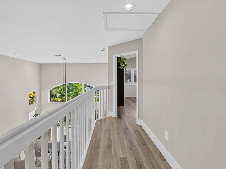 5338 NW 26th Cir — Photo 31