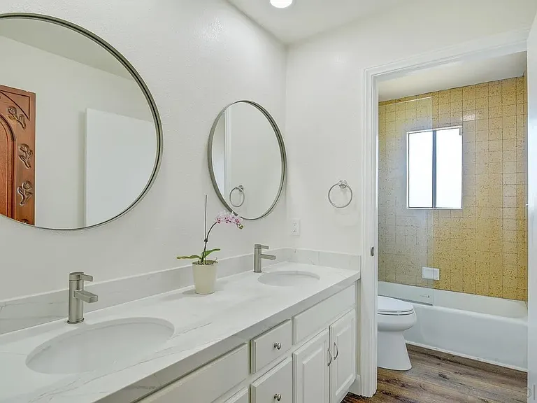 1935 Nautilus St — Photo 29