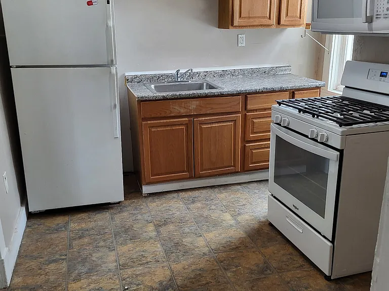 406 Grace St — Photo 5