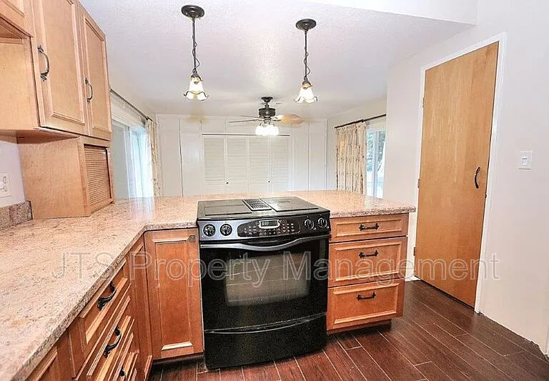 1060 Sand Bar Cir — Photo 29