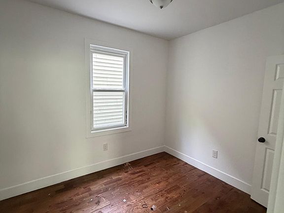 3rd image of 239 12th Ave Floor 2