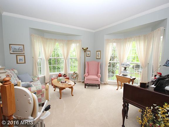 3rd image of 2040 Pembrook Ct