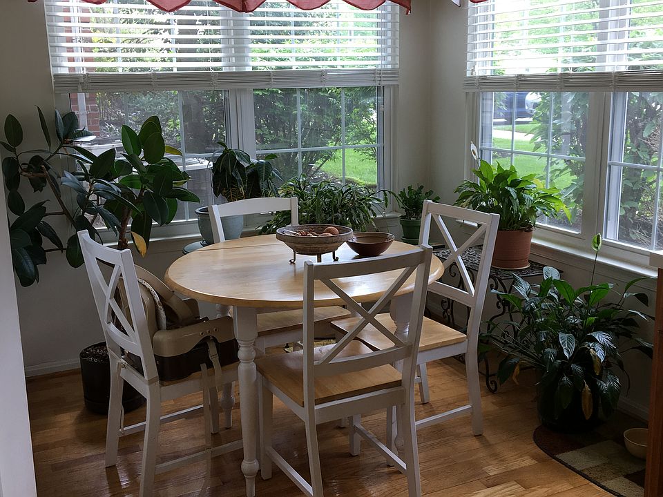 Eat in kitchen