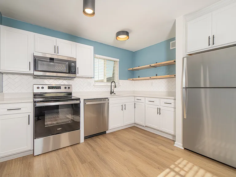 Ocean Air Apartments — Photo 23